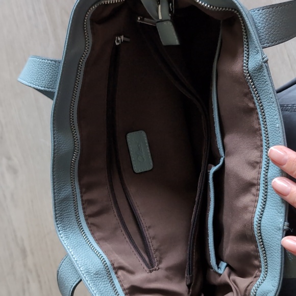 A1 condition tote - Picture 4 of 4